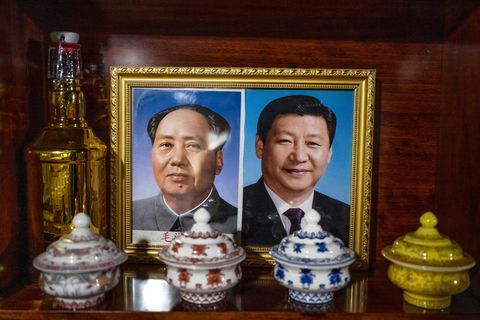 Bild Staatsgründer Mao (l.) und Präsident Xi