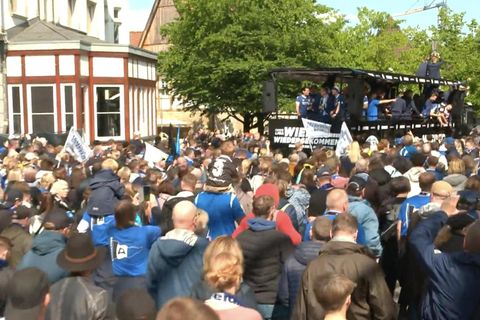 Tausende Fans empfangen Arminia Bielefeld