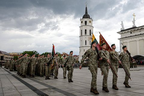 Die "Panzerbrigade 45" der Bundeswehr beim offiziellen Antrittstermin in Litauens Hauptstadt Vilnius