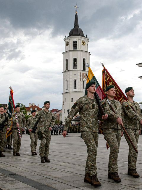 Die "Panzerbrigade 45" der Bundeswehr beim offiziellen Antrittstermin in Litauens Hauptstadt Vilnius