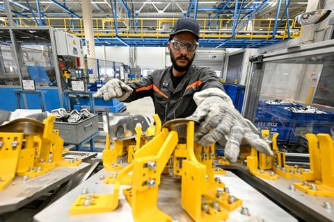 Mitarbeiter bei Ford in Köln im Juni 2024