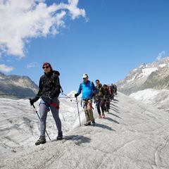 Geführte Wandertour auf dem Aletschgletscher im Schweizer Kanton Wallis