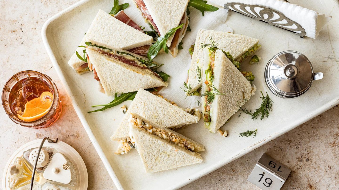 Dreieckige Sandwiches: Tramezzino Dreieckige Sandwiches: Tramezzino