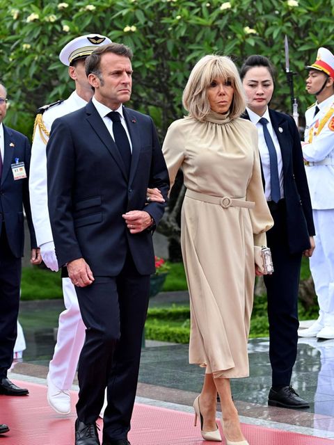 Frankreichs Präsident Emmanuel Macron und seine Frau Brigitte Macron bei einer Zeremonie in Hanoi