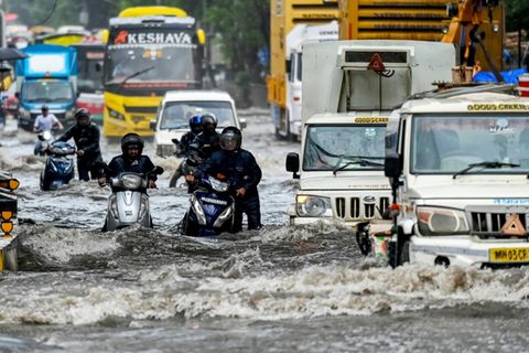 Überschwemmte Straße in Mumbai