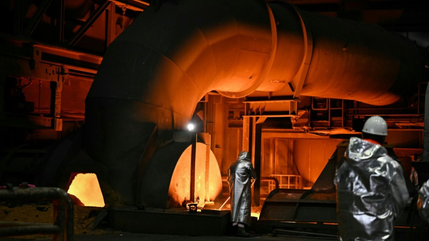 Arbeiter bei Thyssenkrupp in Duisburg
