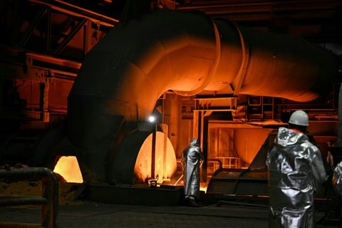 Arbeiter bei Thyssenkrupp in Duisburg