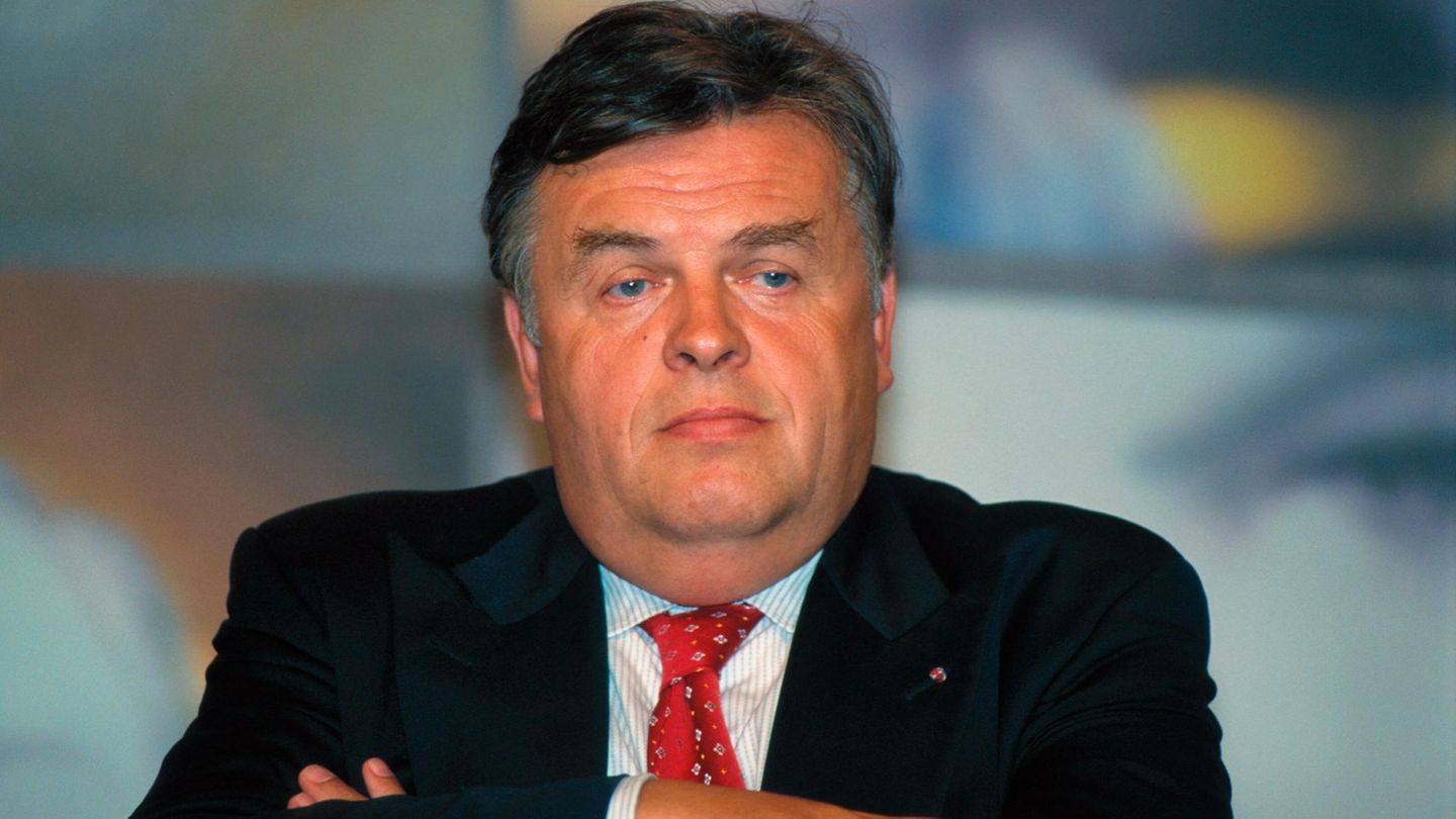 Helmut Thoma Er war "Mr. RTL": Der als erster Chef des deutschen Privatsenders bekannt gewordene österreichische Medienmanager Helmut Thoma starb bereits am 3. Mai in Wien an Herzversagen. Er starb demnach genau an seinem 86. Geburtstag. Der Österreicher war der erfolgreichste Pionier des 1984 in Deutschland gestarteten Privatfernsehens. Unter seiner Leitung wuchs RTL zum reichweitenstärksten privaten Fernsehsender in Europa und lag zwischenzeitlich bei den Marktanteilen in Deutschland vorn