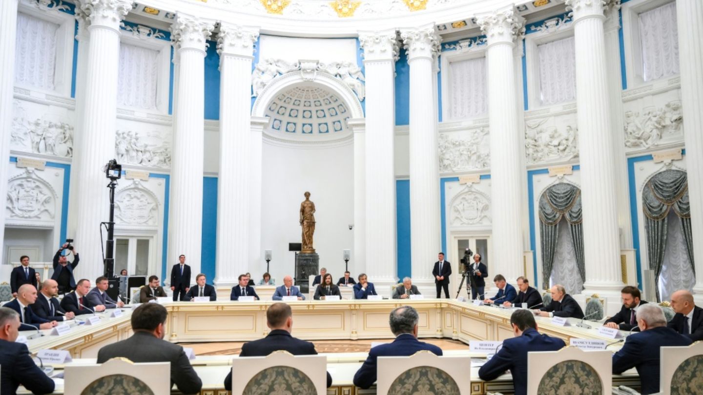 Vertreter der russischen Geschäftswelt bei Putin