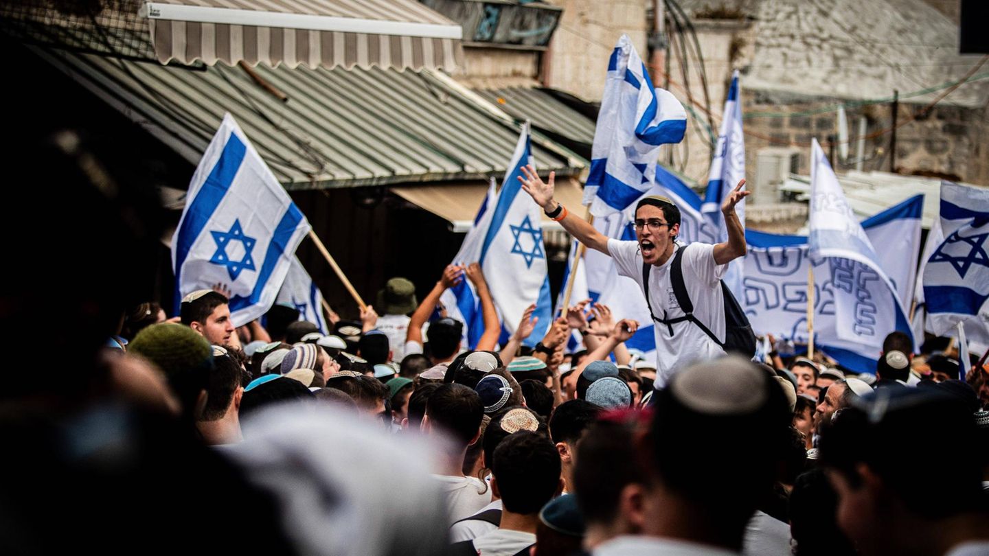 Israel: “Death to the Arabs” call the flag march in Jerusalem