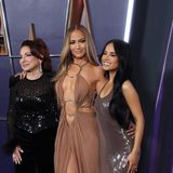 Drei Generationen von Stars der Latin-Music-Szene auf einem Bild: Jennifer Lopez (Mitte) moderierte die Verleihung der American Music Awards in Las Vegas, performte auch selbst auf der Bühne. Auch Gloria Estefan (links) hatte einen Auftritt und Becky G präsentierte gemeinsam mit Manuel Torizo ein Duett