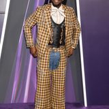 Country meets Glamour: Musiker Shaboozey sorgte mit mit Leder- und Strass-Elementen dafür, dass sein Cowboy-Look auf dem roten Teppich glänzte