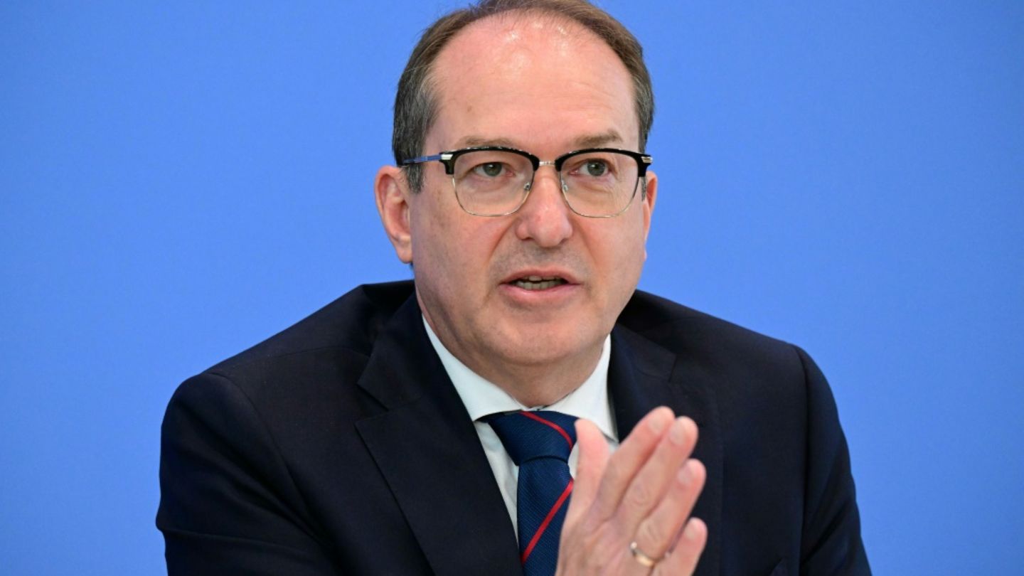 Rapid naturalization: Dobrindt wants to abolish the law of the traffic lights