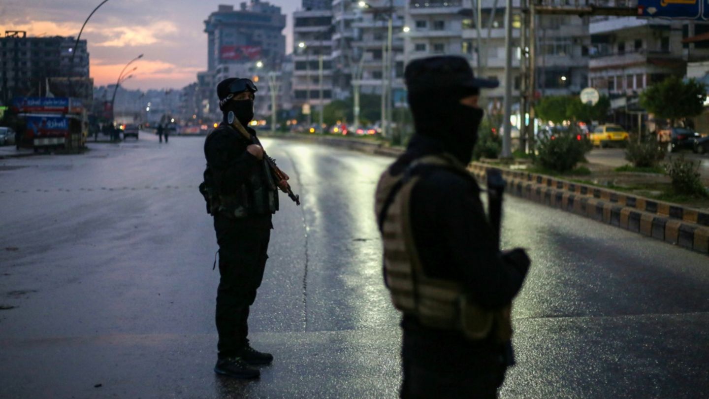 Sicherheitskräfte in syrischem Latakia