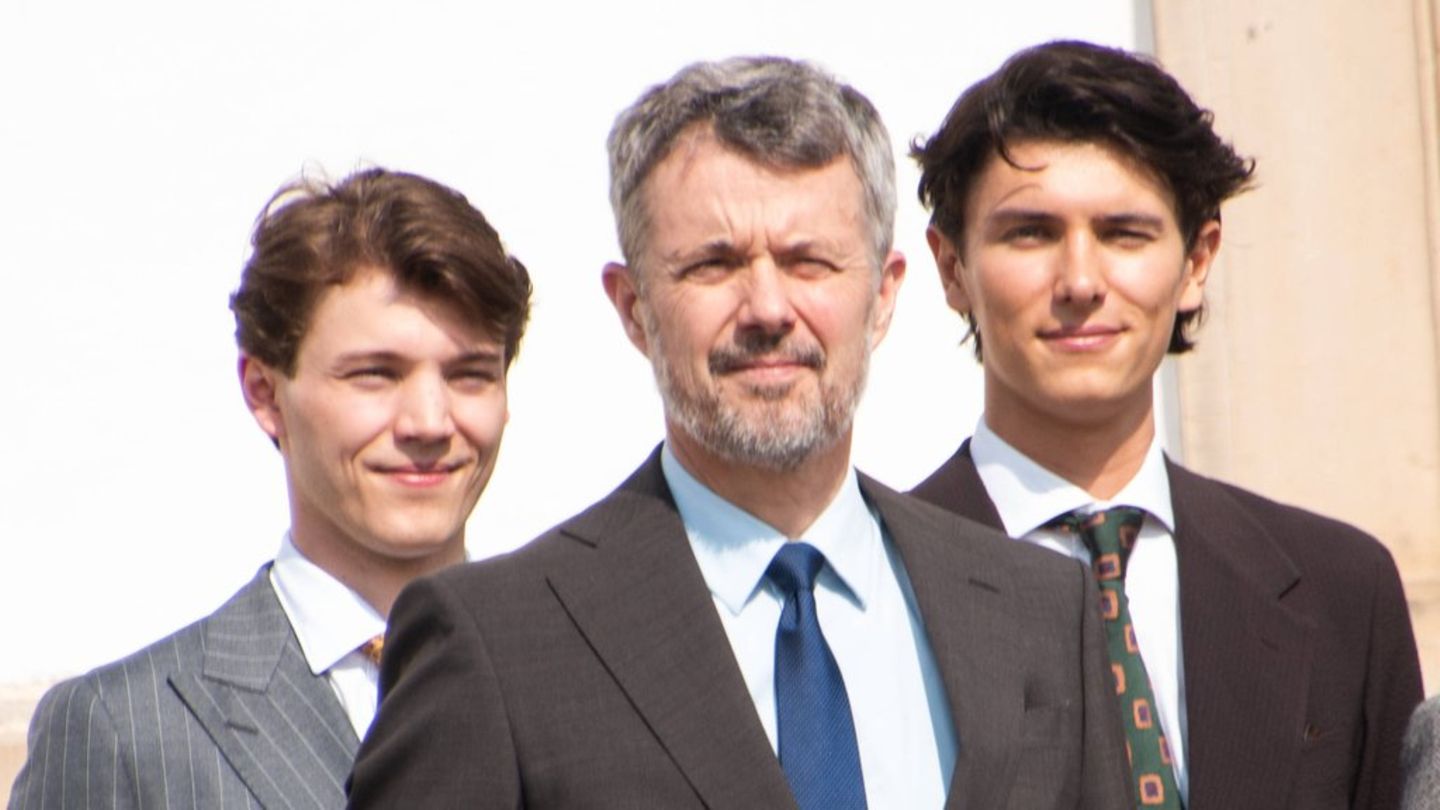 King Frederik von Denmark: Convisable gesture towards his brother
