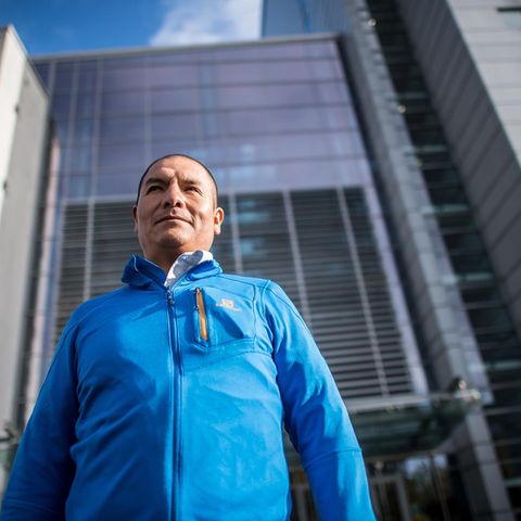 Throw against RWE: The Peruvian small farmer Saul Luciano Lliuya stands in front of the Higher Regional Court in Hamm