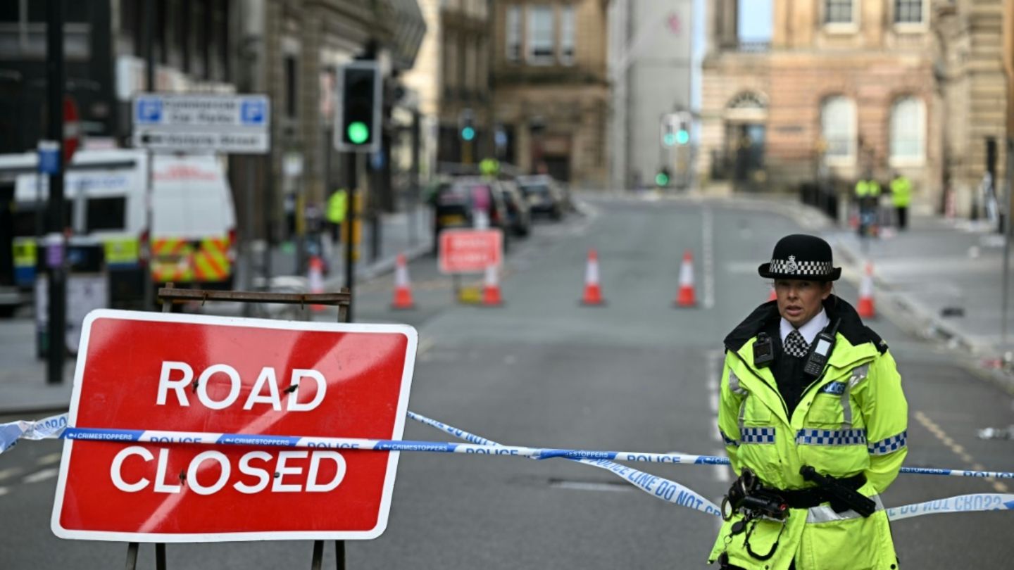 Polizistin am Unglücksort in Liverpool