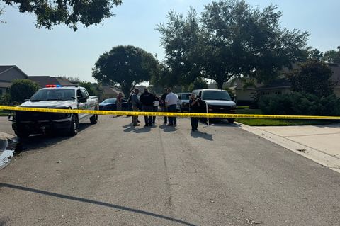 Beamte am Einsatzort in Lakeland in Florida