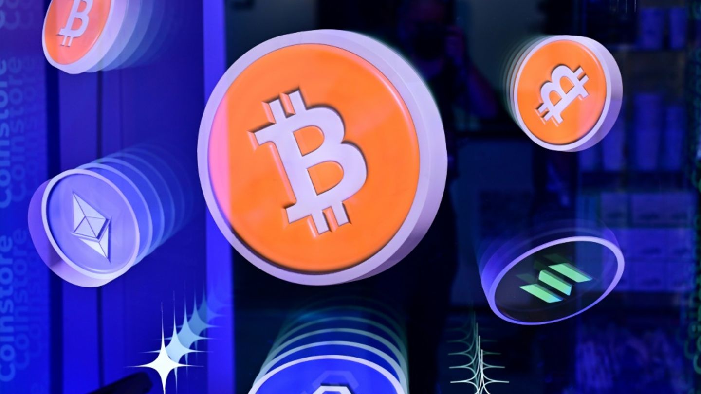 Das Logo von Bitcoin und anderen Krypto-Währungen