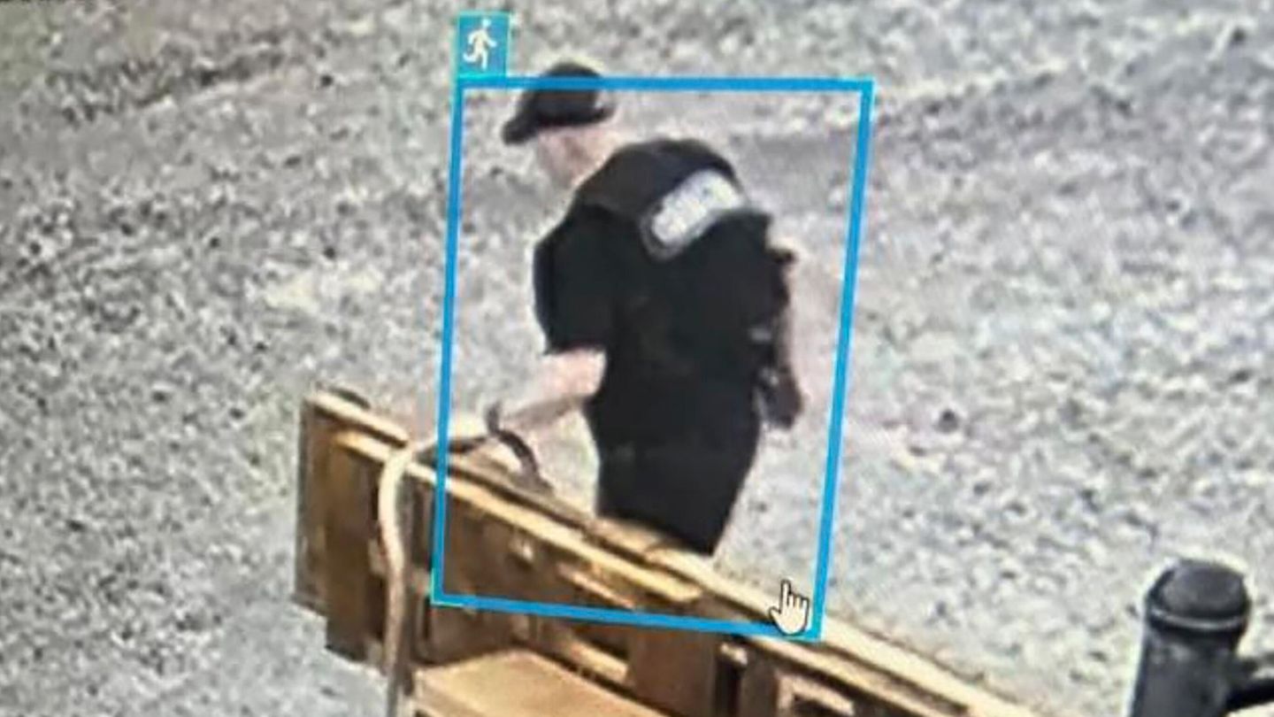 Mit einer improvisierten Polizeiuniform brach der Häftling aus einem Gefängnis in den USA aus