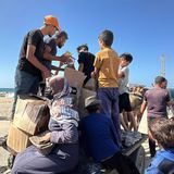 Womöglich spielt auch ein psychologischer Effekt für Art der Verteilung für Israel eine Rolle: Die Menschen im Gazastreifen sollen die erhaltenen Lebensmittel und Hilfsgüter nicht positiv mit der Hamas verknüpfen