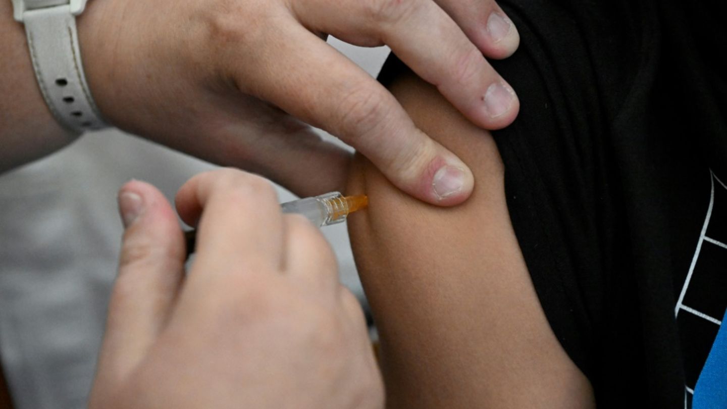 Jugendlicher bei HPV-Impfung
