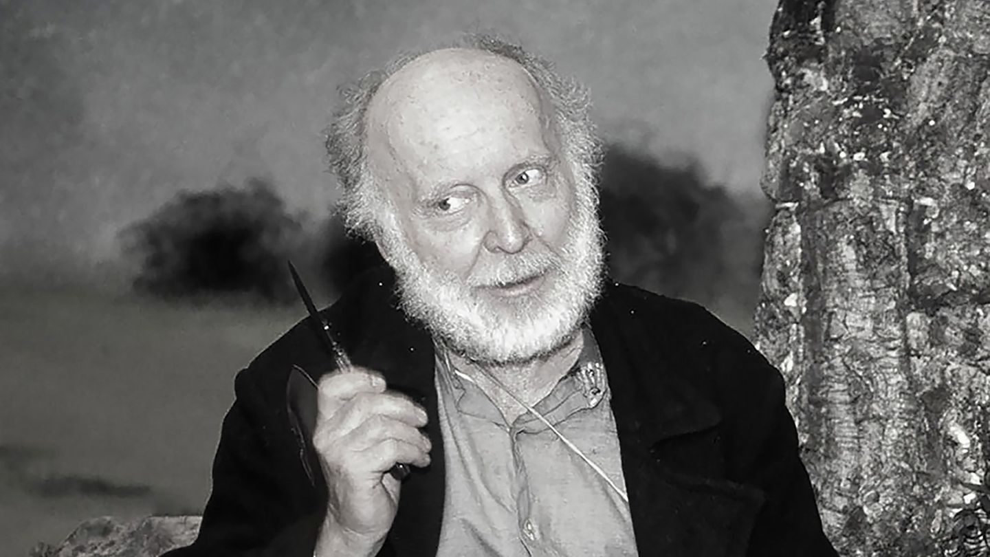 Karl-Ulrich Meves Er hatte eine der bekanntesten Stimmen im deutschen Kinderfernsehen, 30 Jahre war er Grobi aus der "Sesamstraße": Der Schauspieler und Sprecher Karl-Ulrich Meves starb im Alter von 96 Jahren am 20 Mai. Seit den ersten Folgen in Deutschland 1973 war er dabei, erst nach drei Jahrzehnten wurde er abgelöst. Meves stand auch als klassischer Schauspieler oft vor Kameras und auf Theaterbühnen, er spielte in mehr als 115 Produktionen mit – von "Sonderdezernat K1" bis zum "Tatort". In der Loriot-Komödie "Pappa ante portas" war er ein Lebensmittelhändler