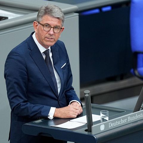 Der Staatsminister für Kultur und Medien, Wolfram Weimer, hält eine Rede im Bundestag