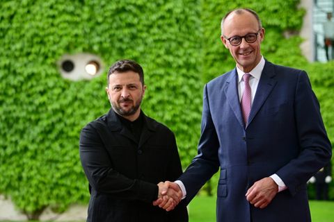 Merz begrüßt Selenskyj vor dem Kanzleramt