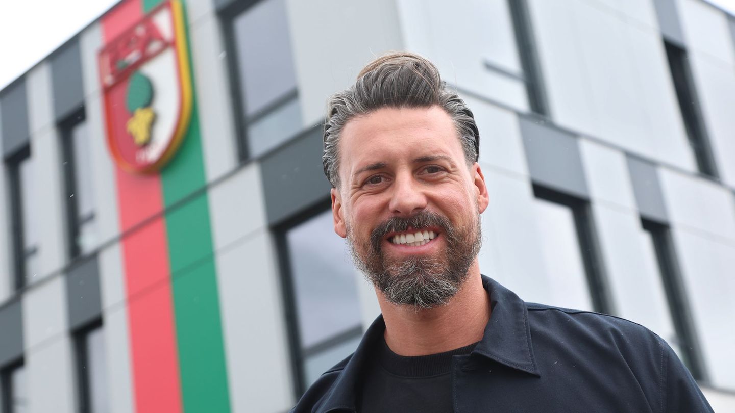 fu-ball-bundesliga-wagner-unterschreibt-bei-fca-mich-mit-verein-entwickeln