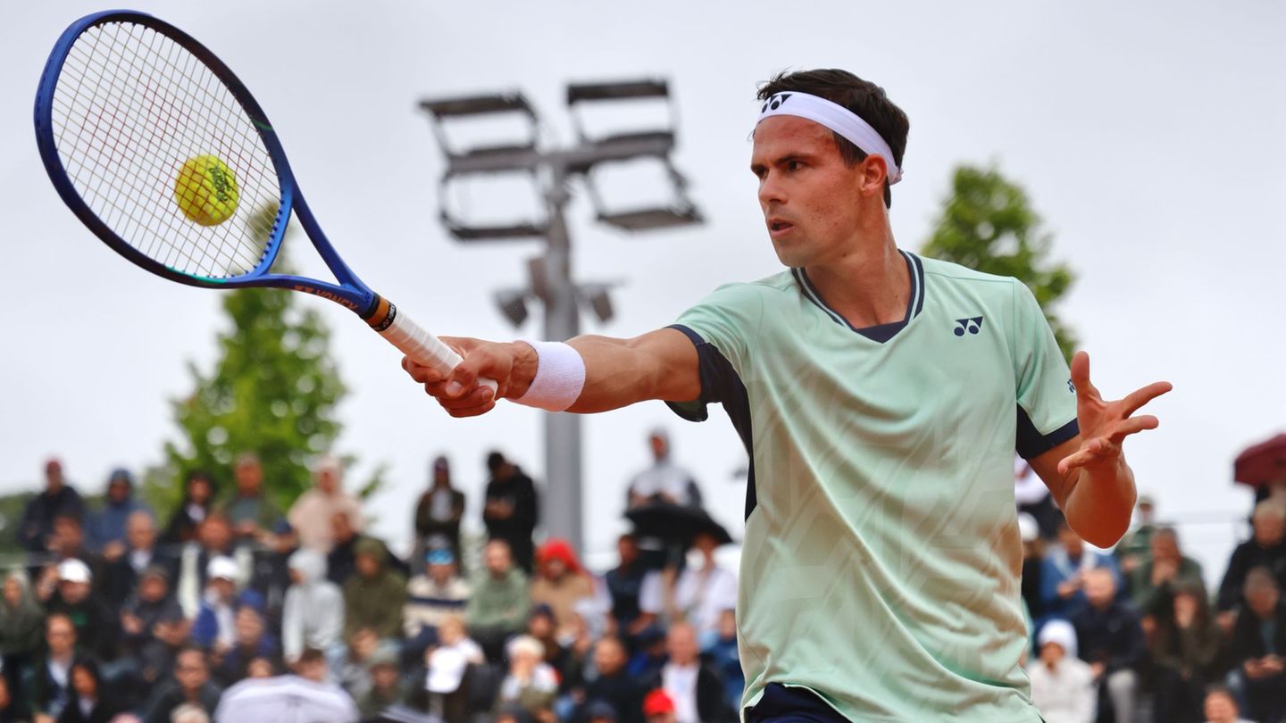 Tennis: Daniel Altmaier at French Open in round three