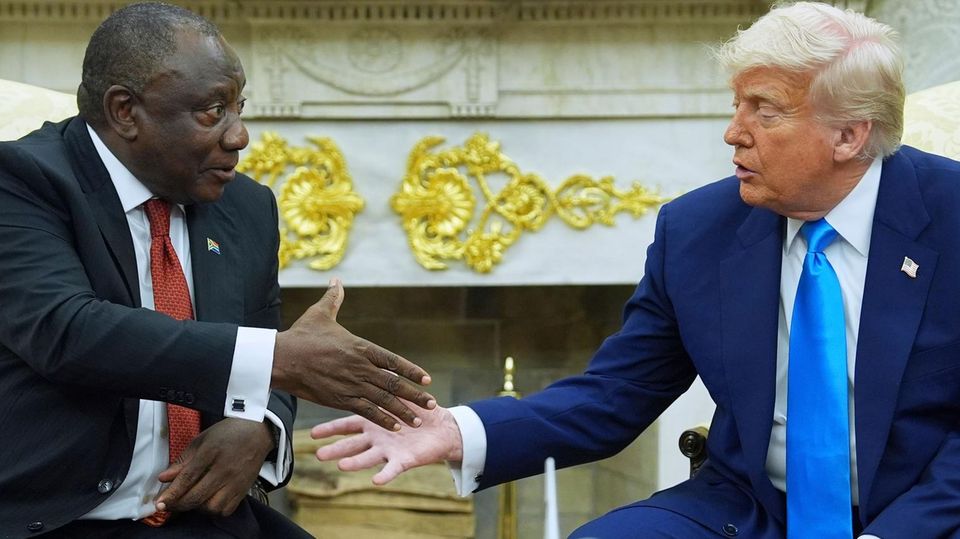 US-Präsident Donald Trump trifft den südafrikanischen Präsidenten Cyril Ramaphosa im Oval Office
