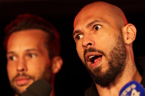 Andrew Tate (r.) und sein Bruder Tristan im März 2025