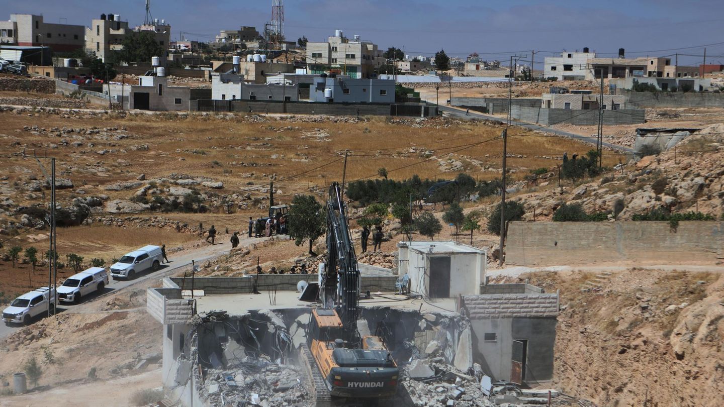 Israel: Right Minister announces 22 settlements in the West Bank