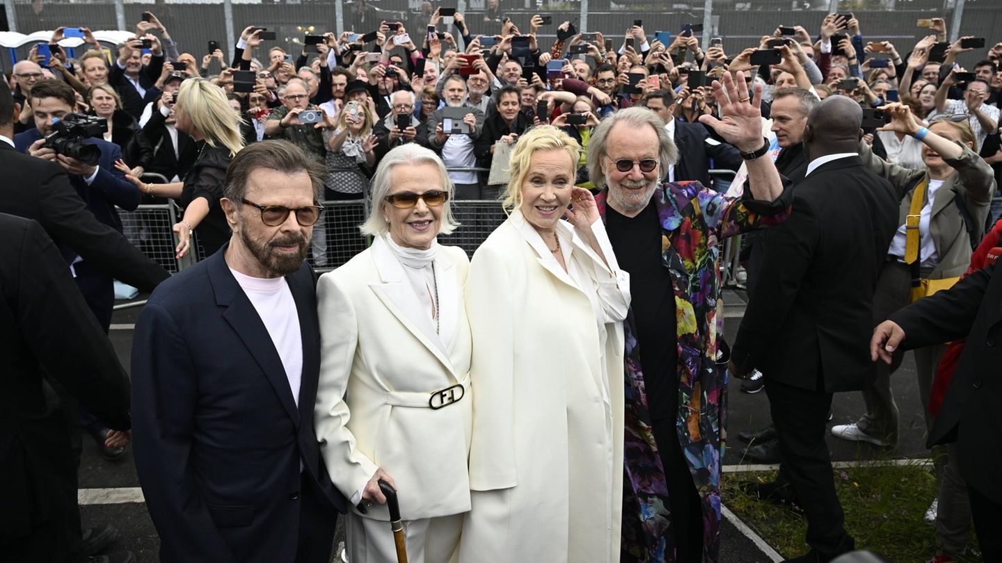 Abba: Benny and Anni-Frid surprise perfomate at Voyage