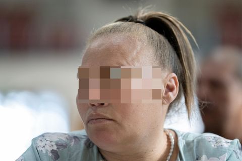 Die  Mutter von Joshlin Smith sitzt in Südafrika in einem Gerichtssaal
