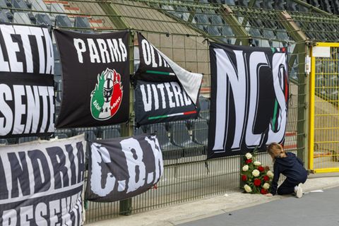 Blumen für die Opfer der Heysel-Katastrophe