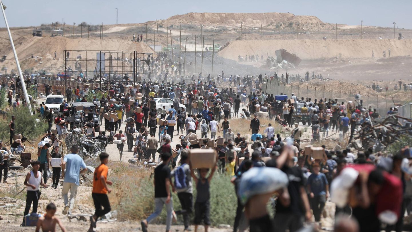 Israel calls up people in the north of Gaza to evacuation