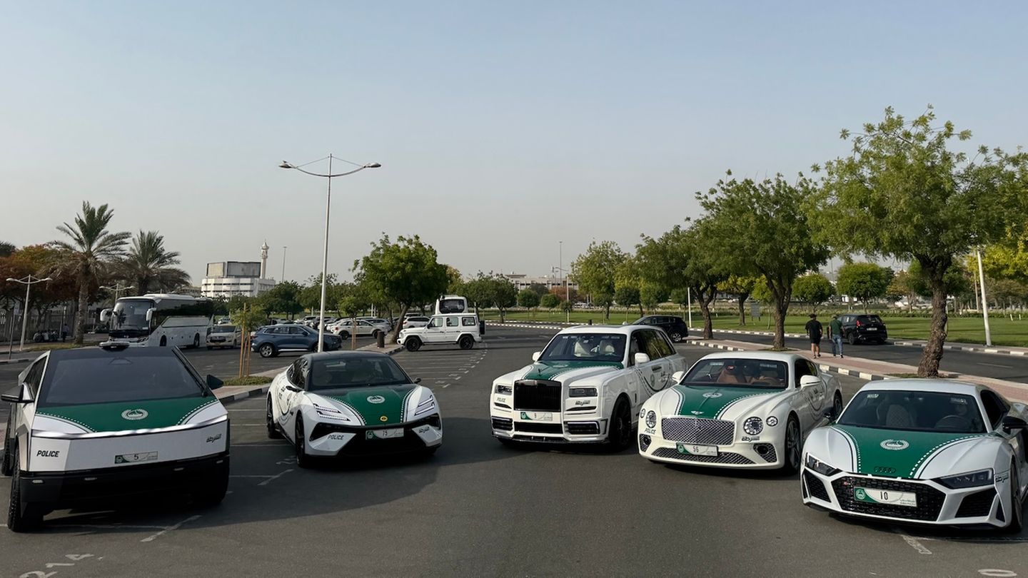 Supercar fleet of the Dubai Police: Rolls Royce, Lamborghini & Co.