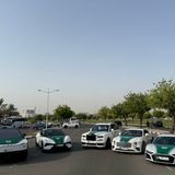 Cybertruck, Bentley, Rolls-Royce und Audi R8 stehen nebeneinander