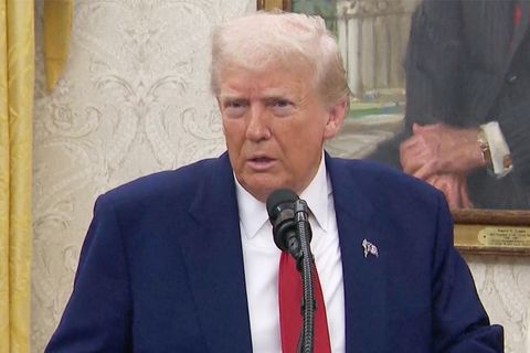 Trump bei der Vereidigung der Interimsanwältin