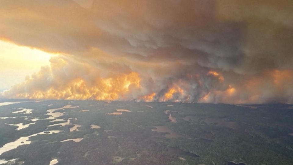 Gewaltige Waldbrände in Kanada sogar aus dem All zu erkennen Waldbrände zerstören Kanada