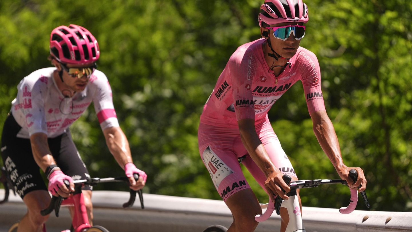 Cycling: Mexican del Toro defends Giro leaders