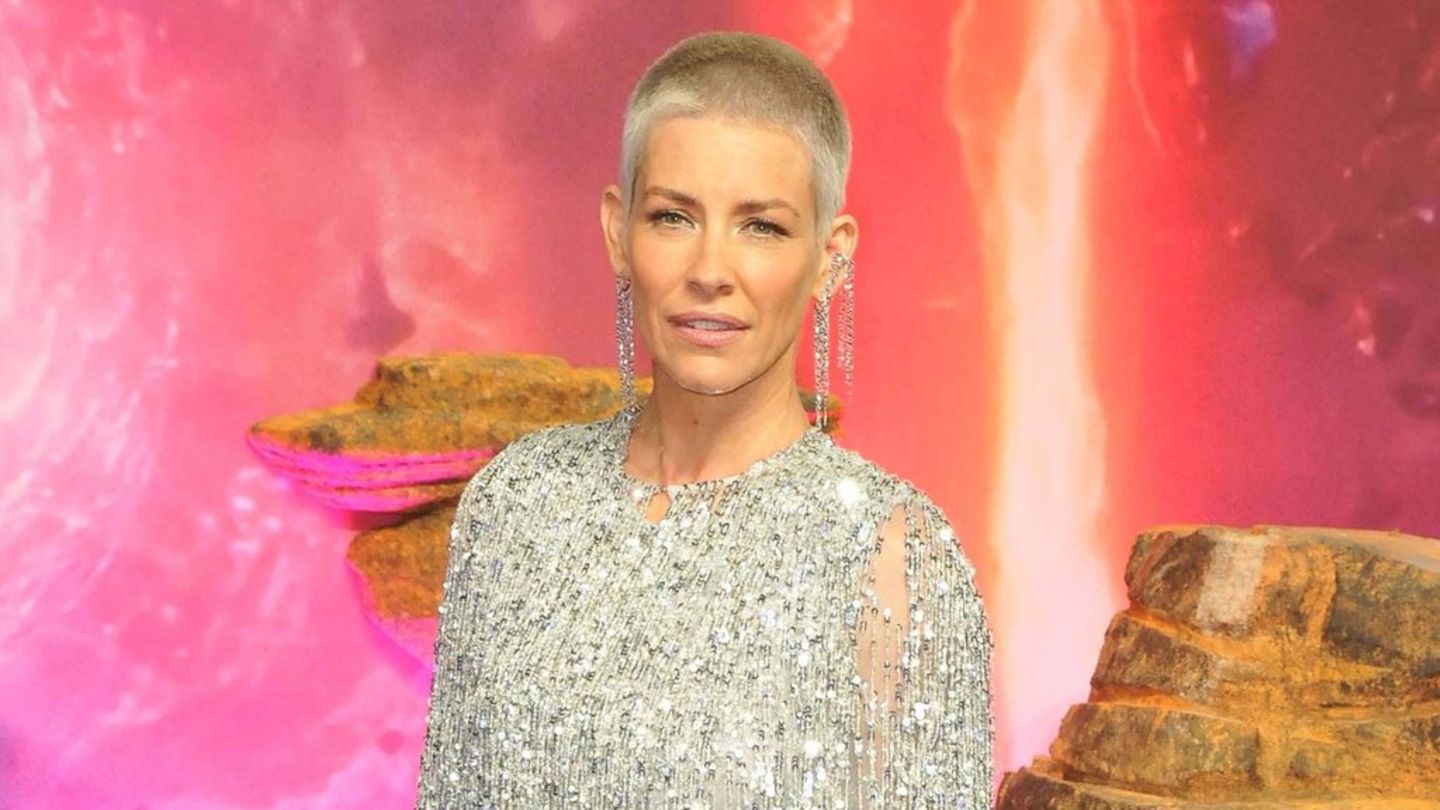 Evangeline Lilly: Seriously injured after falling on the beach
