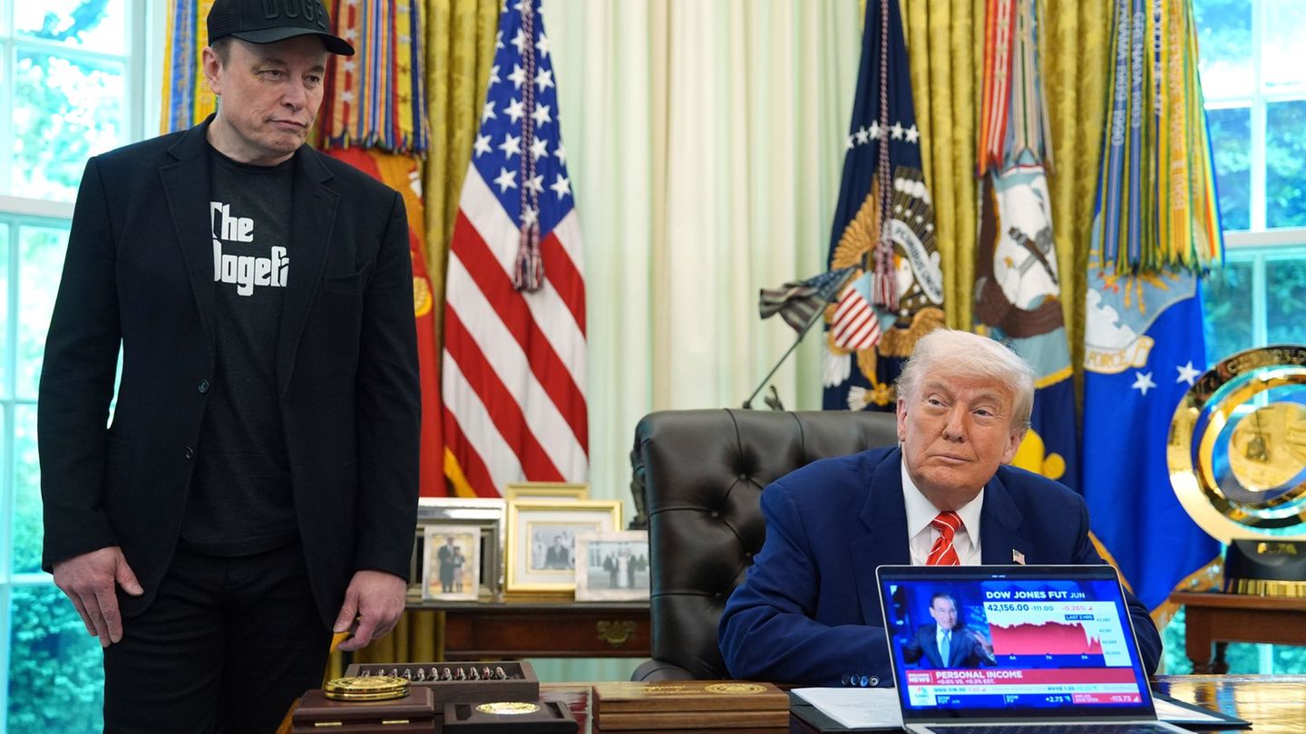 Tech billionaire: Trump praises Musk for comprehensive reforms and cuts