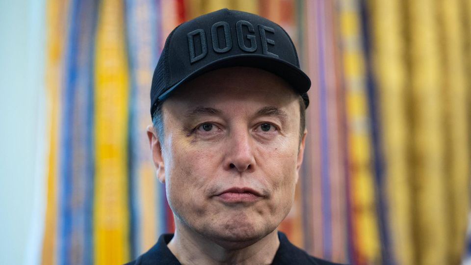 Musk verabschiedet sich mit blauem Auge im Oval Office Musk verabschiedet sich mit blauem Auge im Oval Office