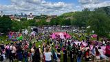 Festivalgelände mit Menschen