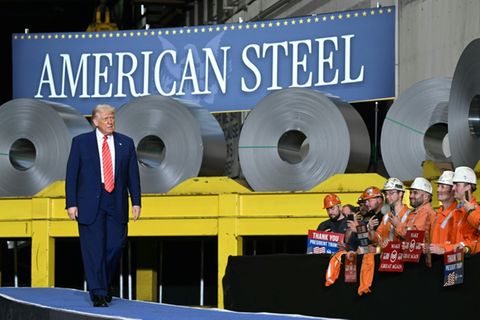 US-Präsident Donald Trump im Stahlwerk Mon Valley Works