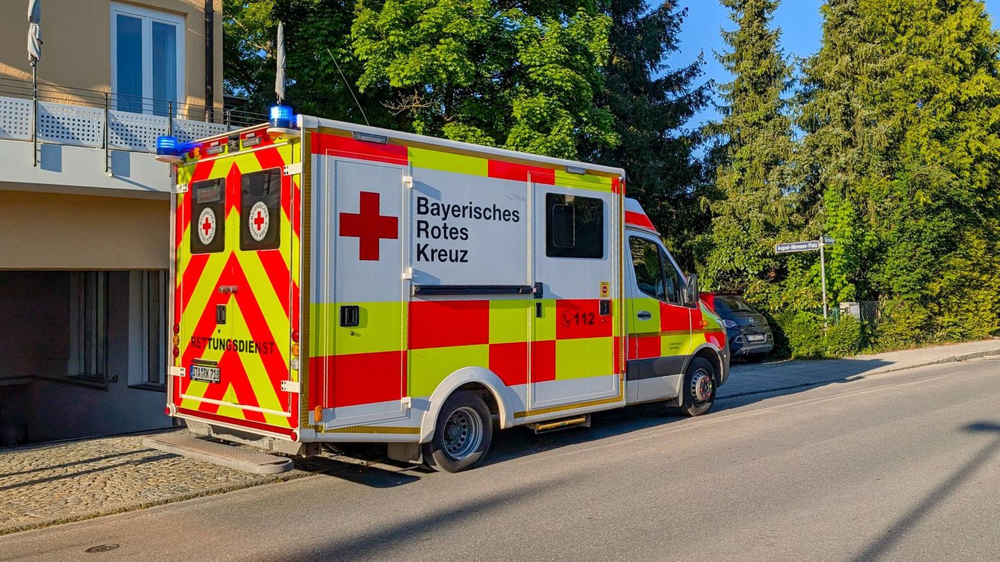 Münih: Genç kişi sigara içmek istiyor ve ikinci kattan düşüyor