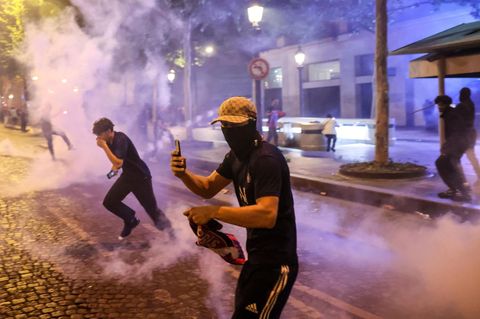 Zwei Tote: Ausschreitungen nach PSG-Sieg erschüttern Frankreich